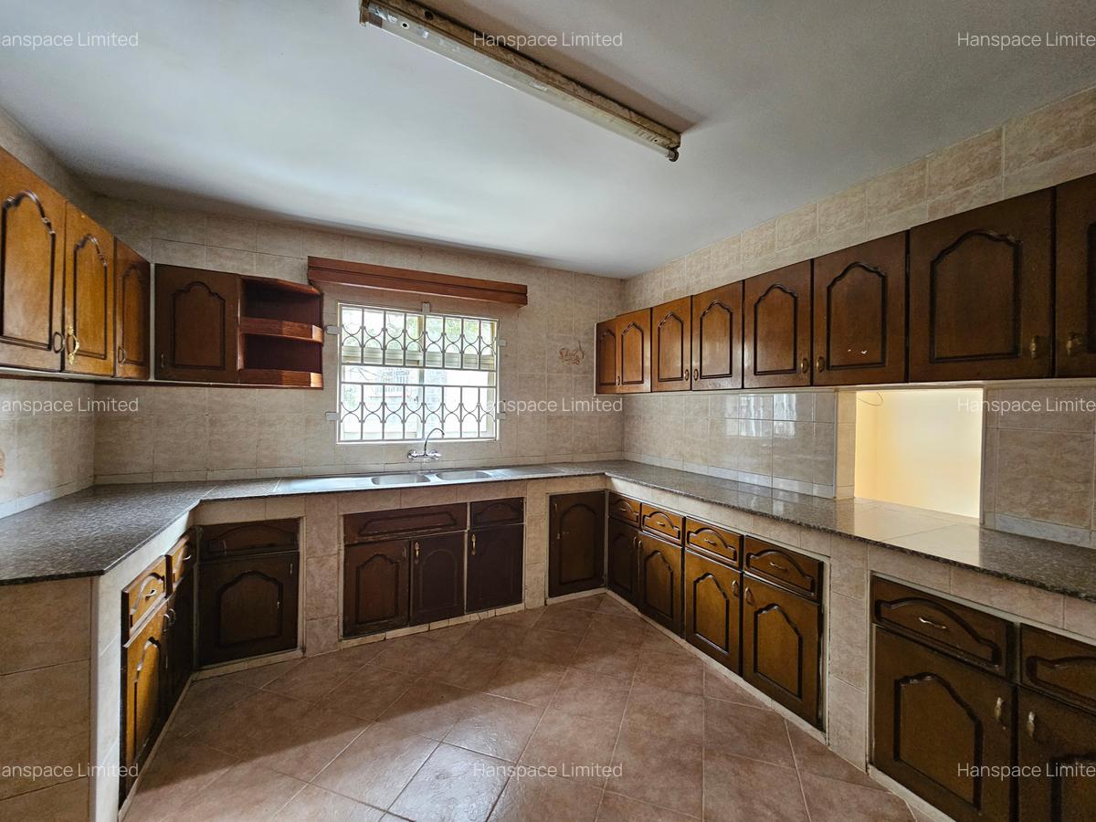 5 Bed Villa with En Suite in Lavington - 3