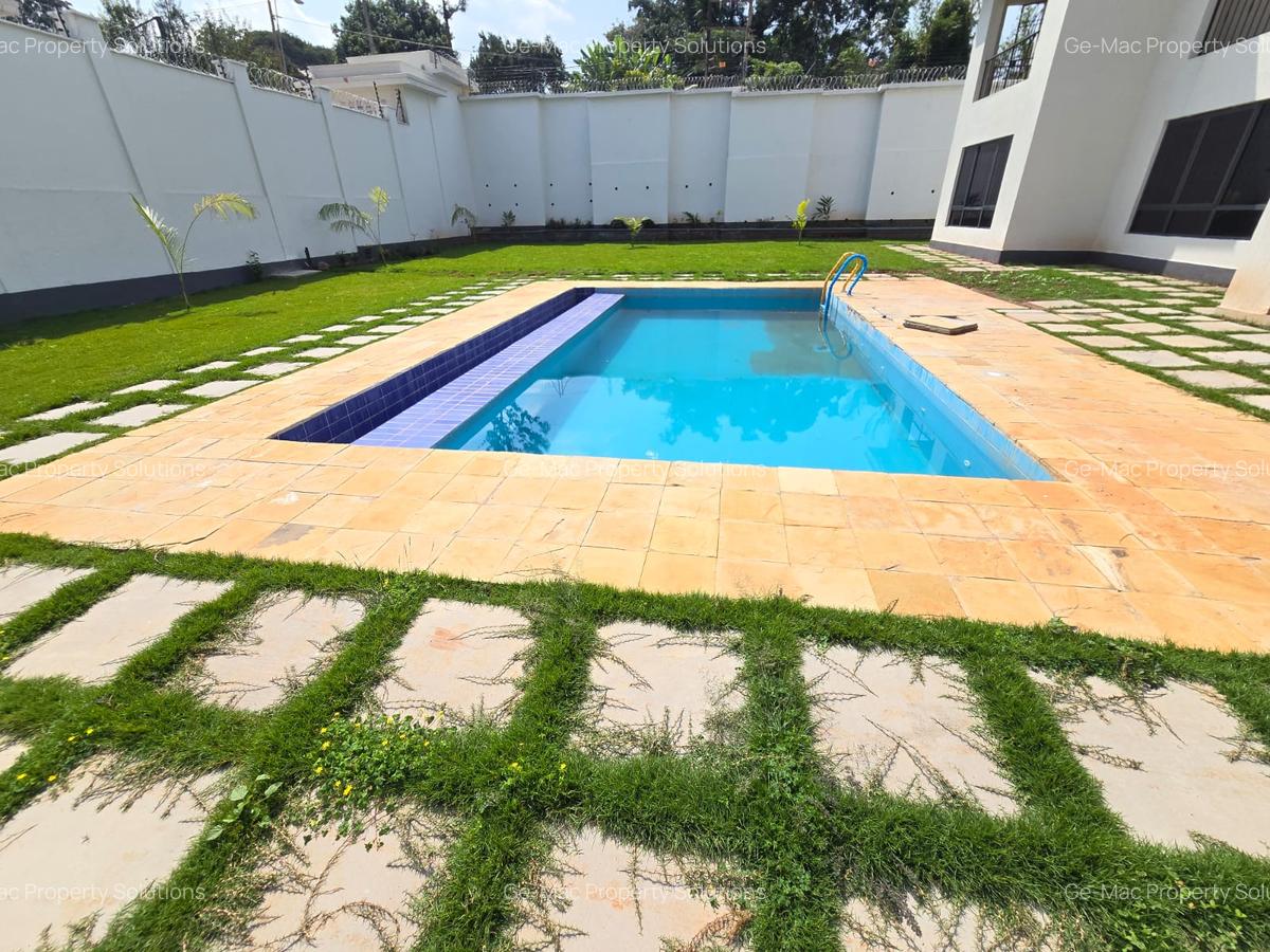 6 Bed House with En Suite in Loresho - 9