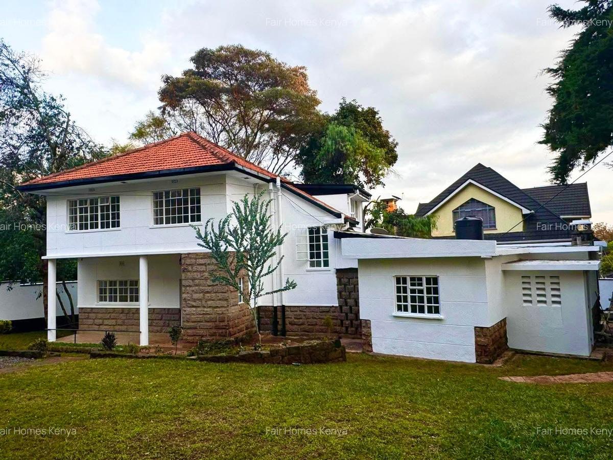 3 Bed House with En Suite at Lavington Green - 1