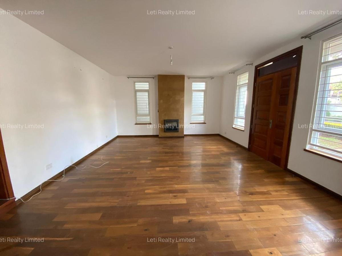 5 Bed Townhouse with En Suite in Lavington - 2
