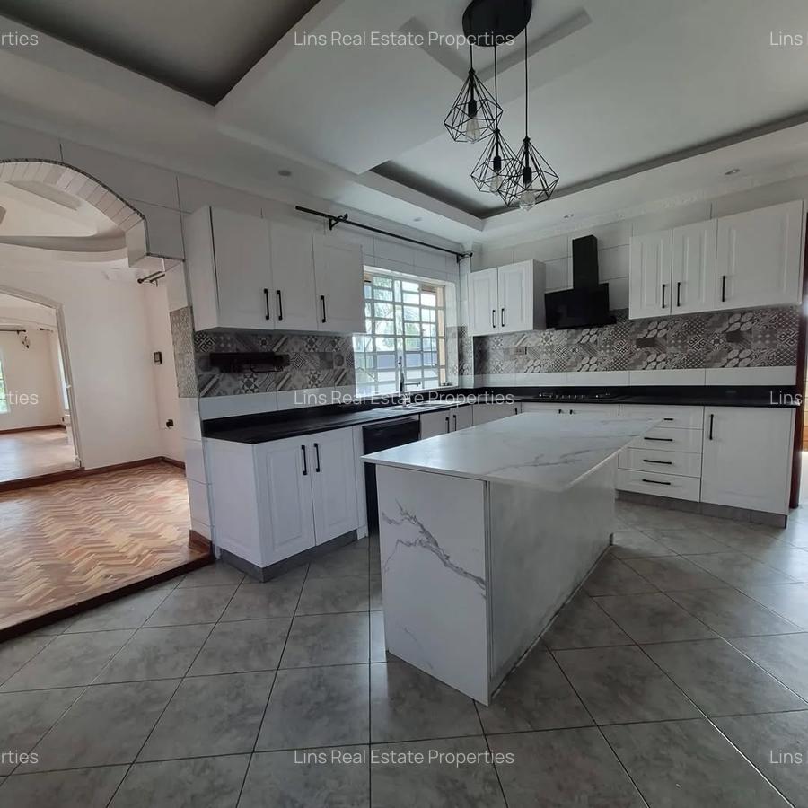 6 Bed House with En Suite in Runda - 10