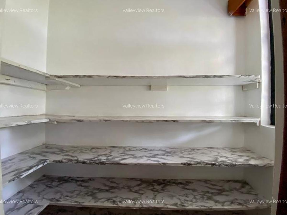 4 Bed Townhouse with En Suite at Lavington - 16
