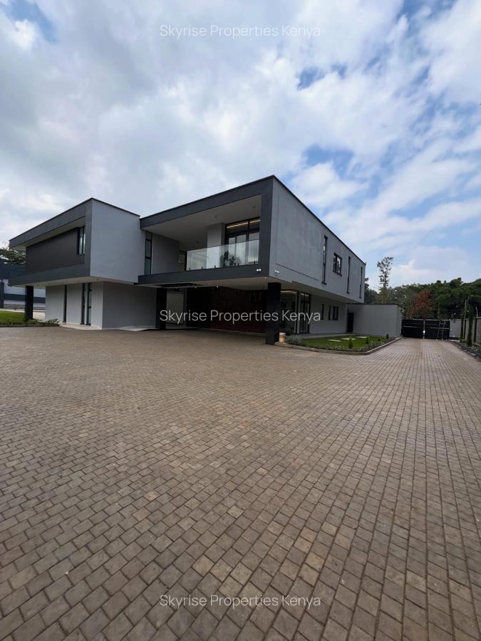 6 Bed House with En Suite in Nyari - 1