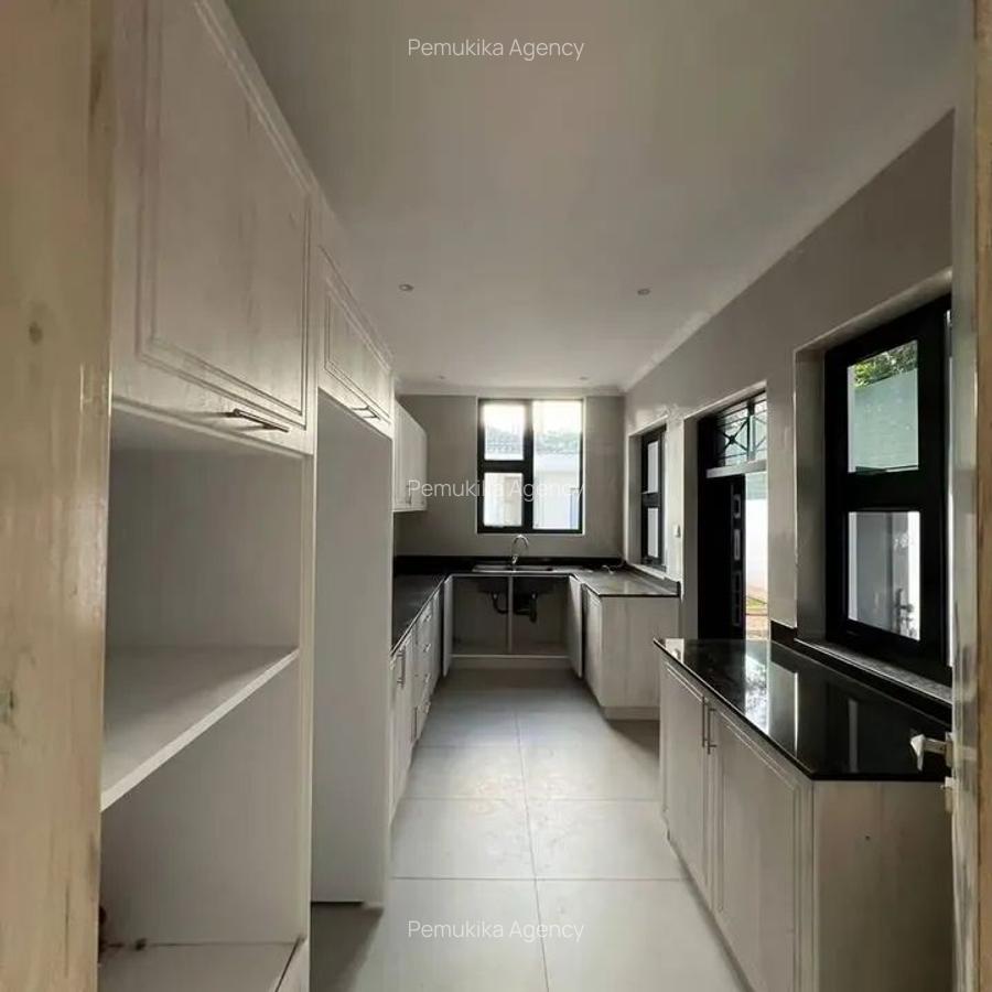 6 Bed Townhouse with En Suite in Runda - 12