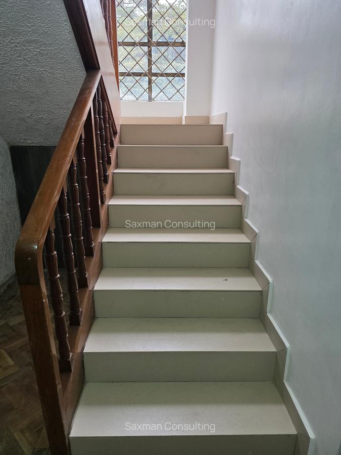 4 Bed House with En Suite in Lavington - 13