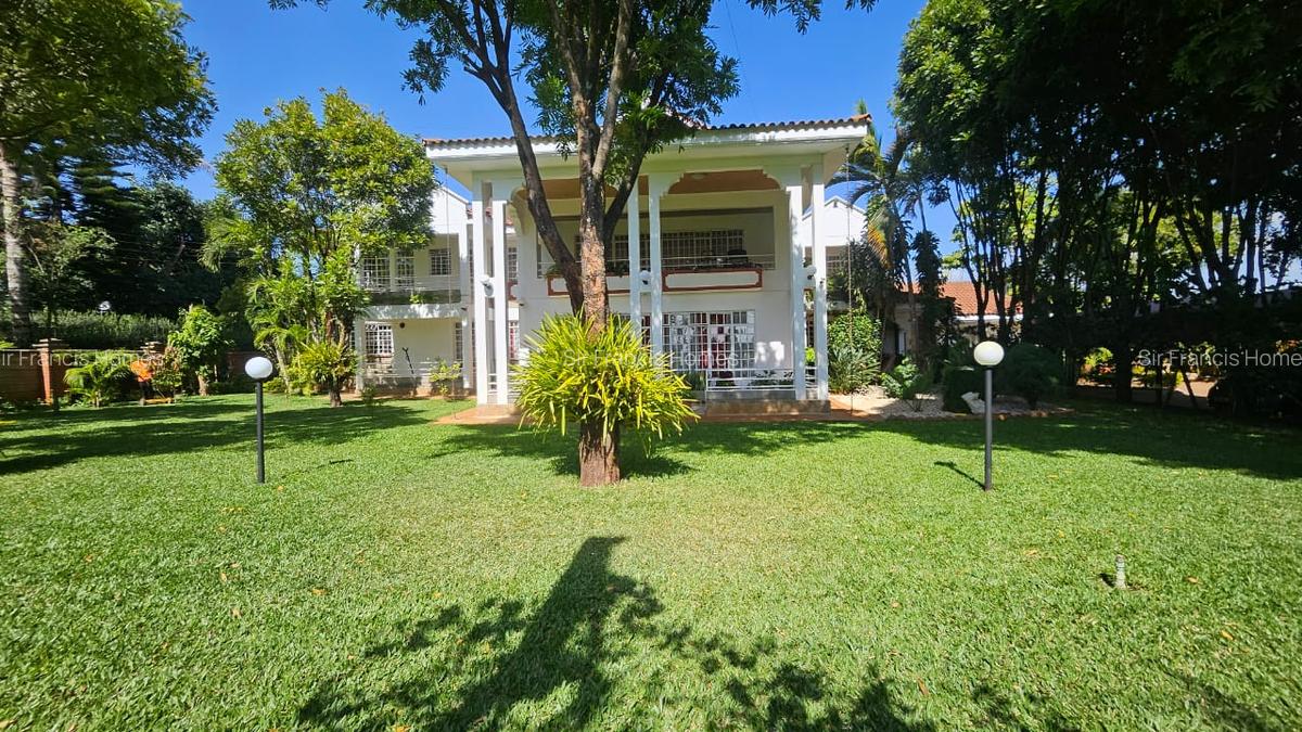 5 Bed House with En Suite in Runda - 3