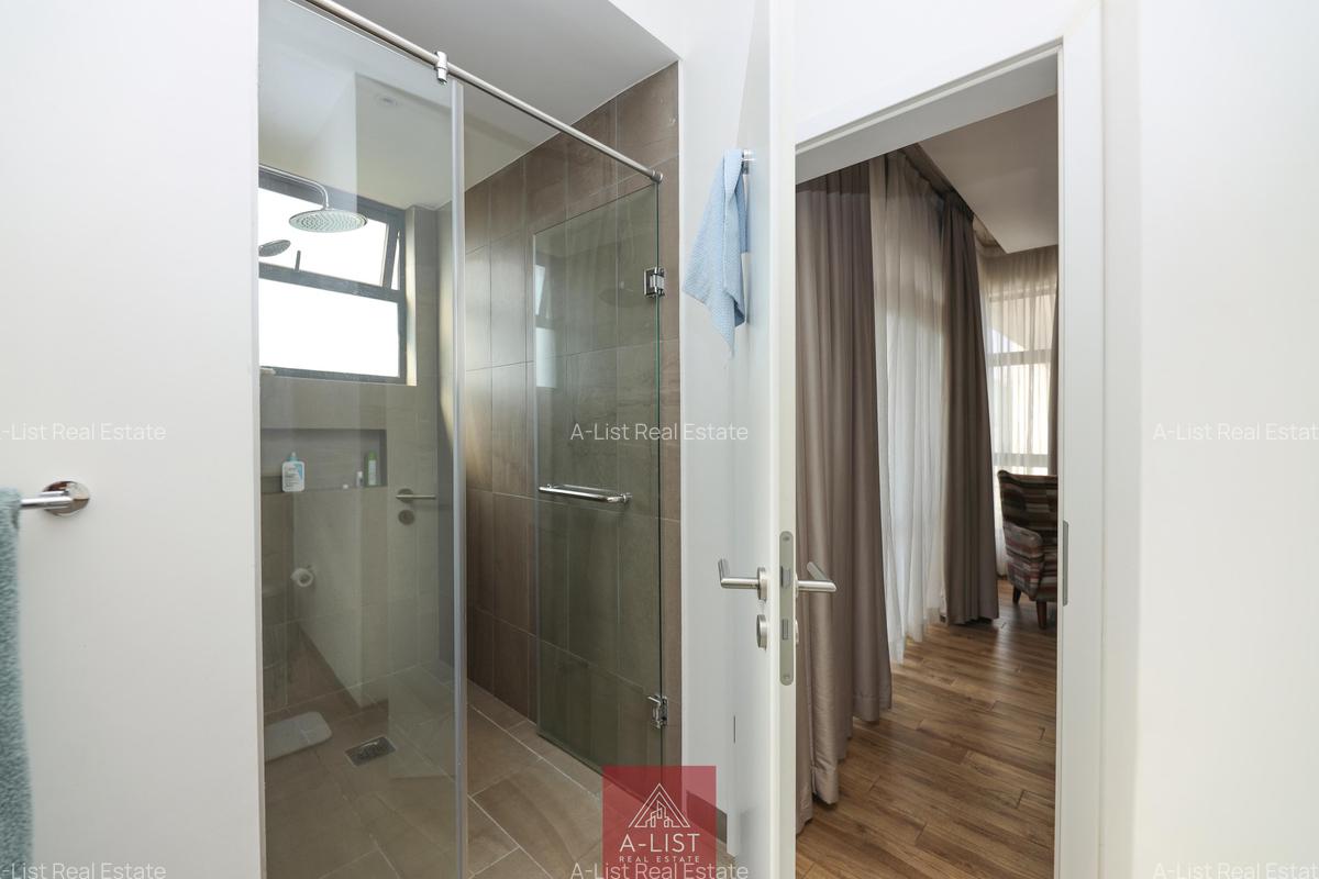 4 Bed Apartment with En Suite at Riverside Drive - 14