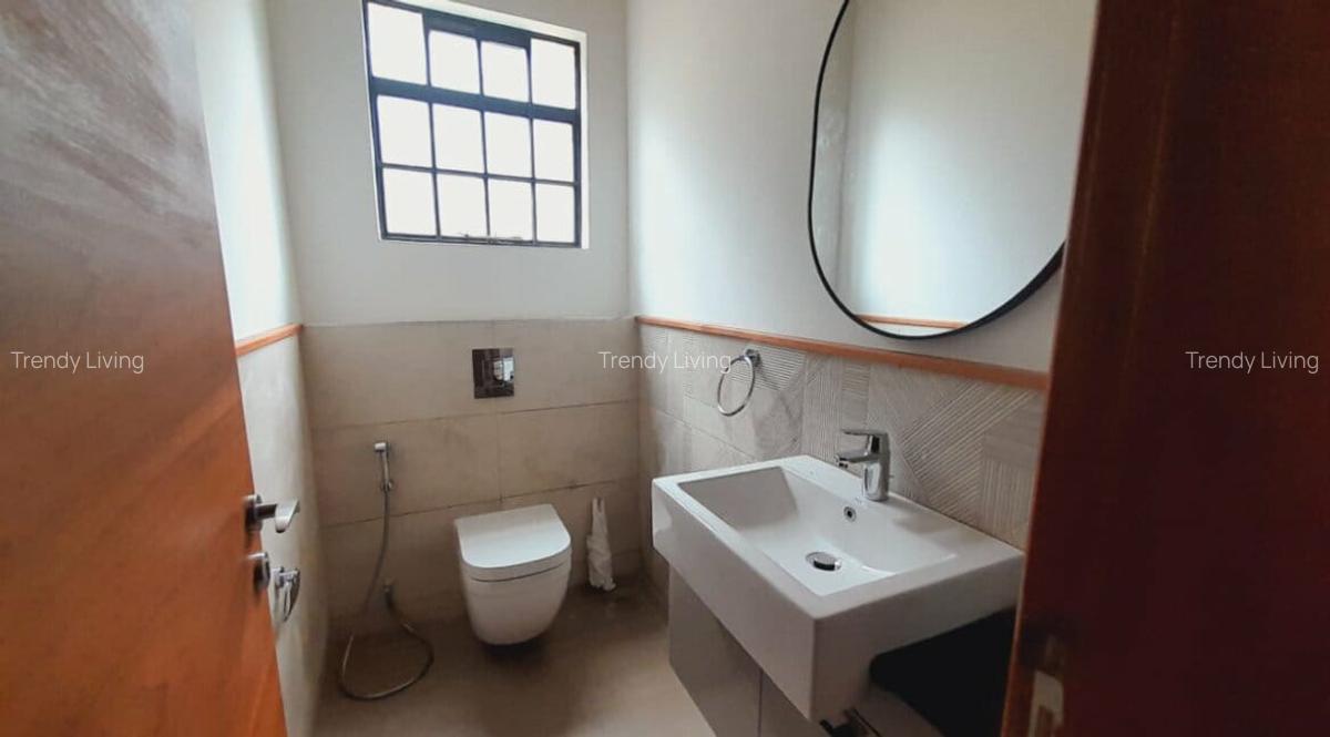 5 Bed Townhouse with En Suite in Lavington - 7