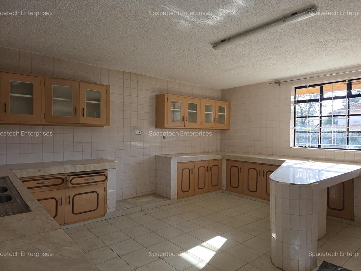 5 Bed House with En Suite in Runda - 6