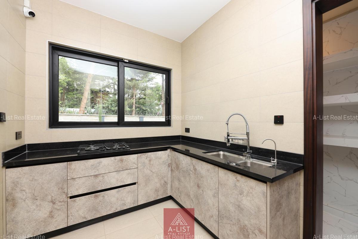 6 Bed Villa with En Suite at Nyari - 8