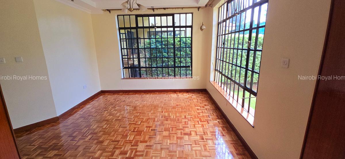 4 Bed Townhouse with En Suite at Lavington Off Convent Drive - 12