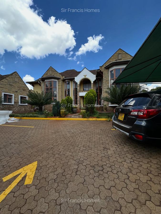 6 Bed House with En Suite in Runda - 12