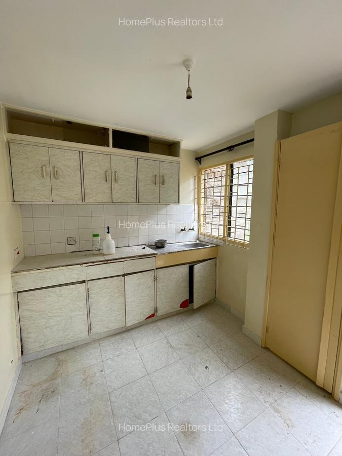 3 Bed House with En Suite at Green Fields Estate - 7