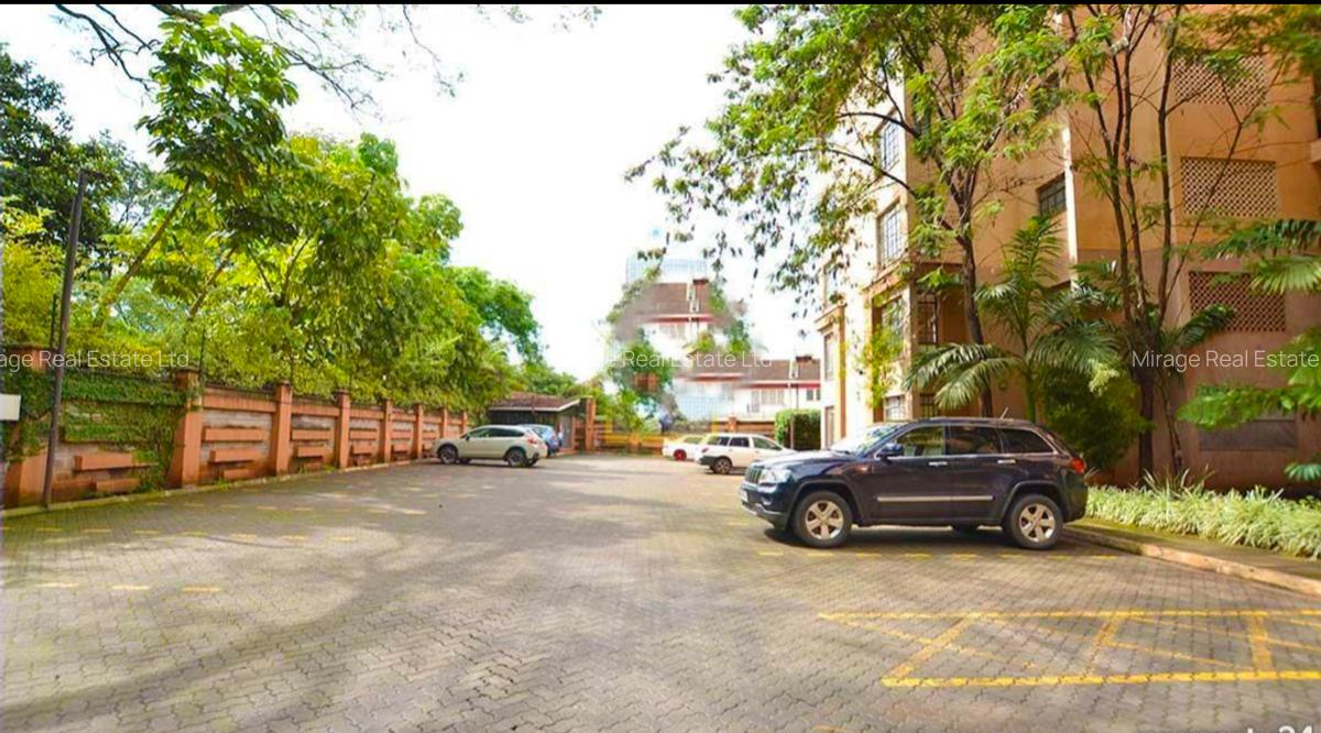 2 Bed Apartment with En Suite in Brookside - 9