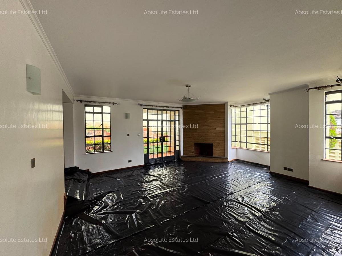 5 Bed Townhouse with En Suite in Lavington - 2