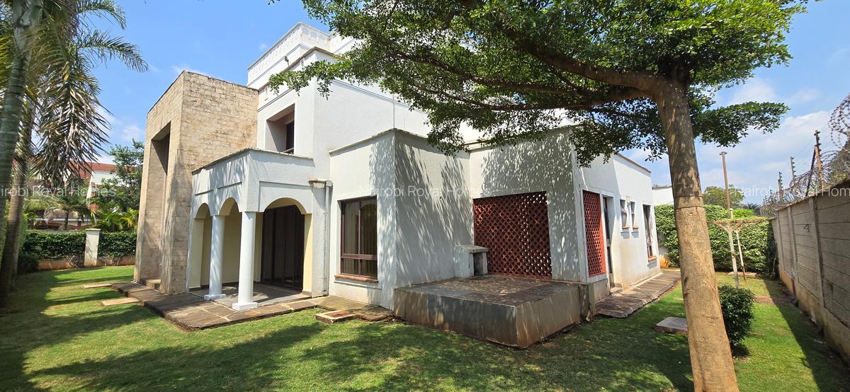 5 Bed Townhouse with En Suite at Lavington Green - 4