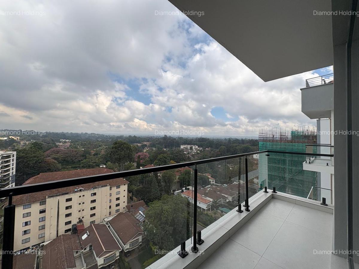 3 Bed Apartment with En Suite in Brookside - 5