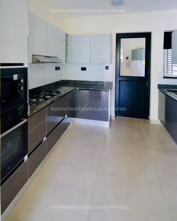 3 Bed Apartment with En Suite at 2026-430 - 5