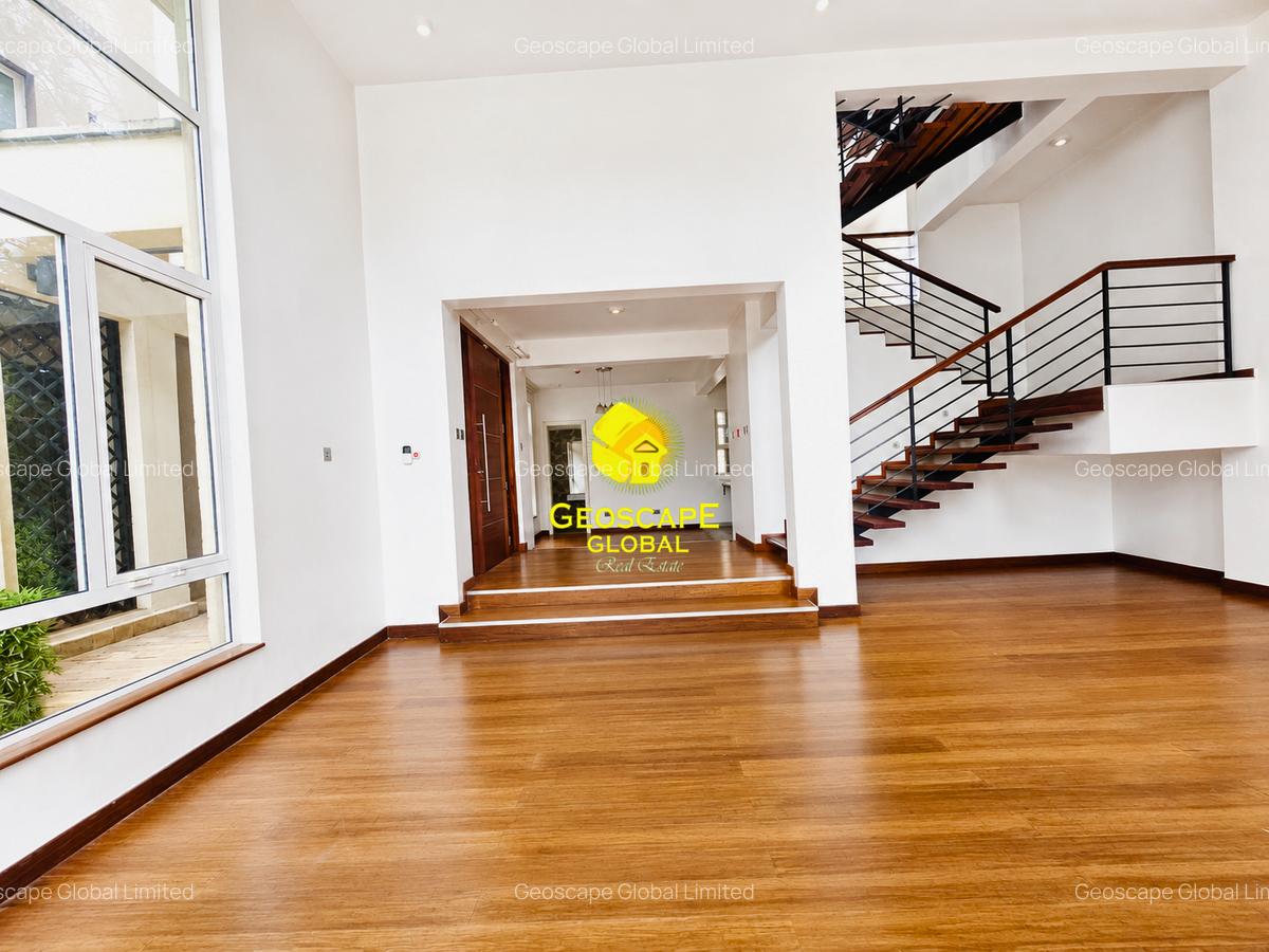 5 Bed House with En Suite in Lavington - 3