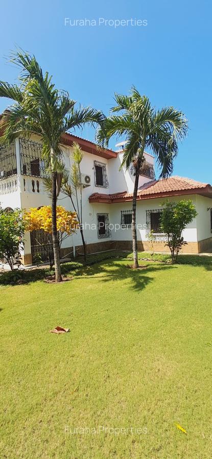 4 Bed House with En Suite in Nyali Area - 2