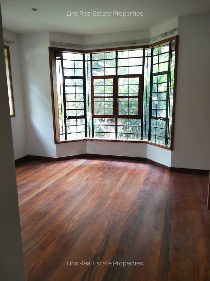 4 Bed House with En Suite in Runda - 11