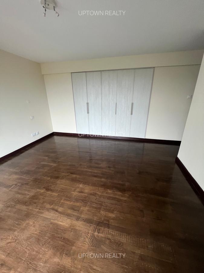 4 Bed Apartment with En Suite at Riverside - 11