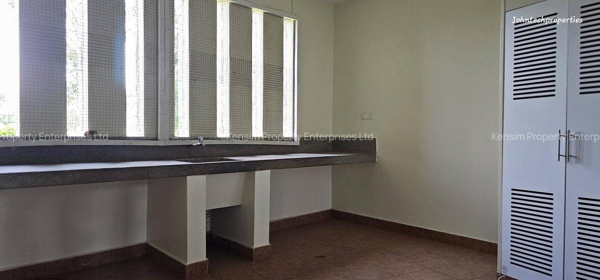 5 Bed Townhouse with En Suite in Karen - 9