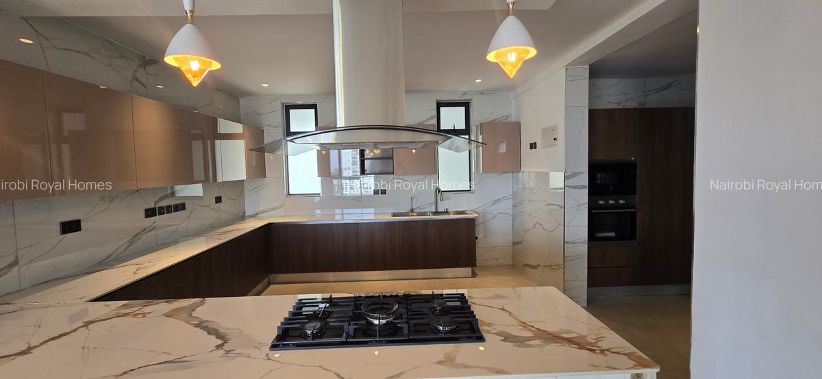 4 Bed Apartment with En Suite at Riverside - 10
