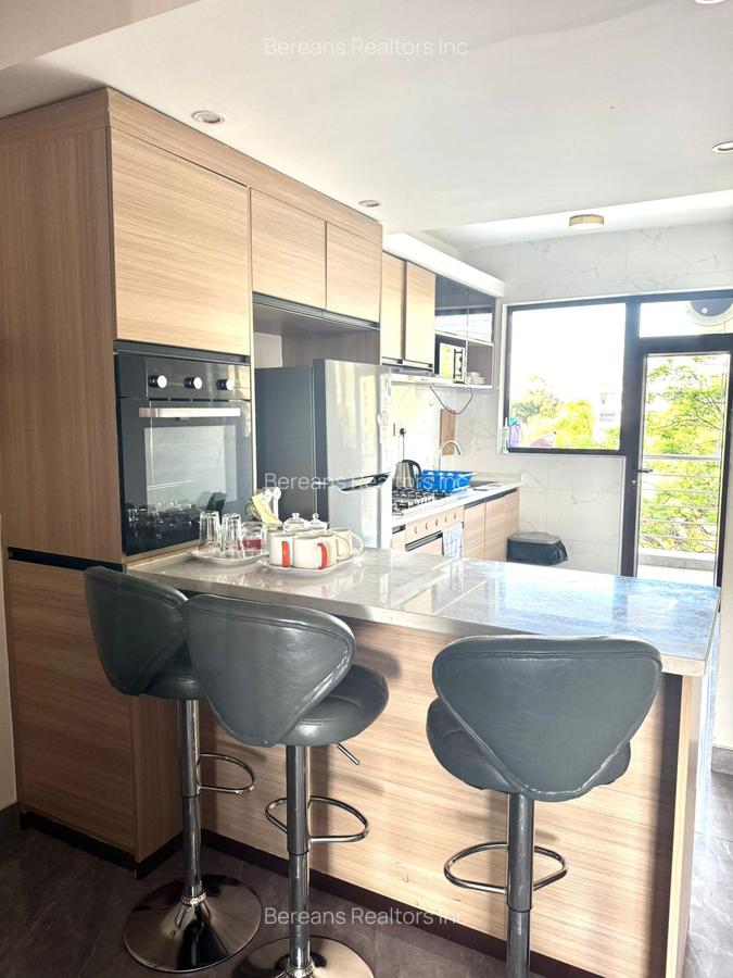 Serviced 3 Bed Apartment with En Suite in Riverside - 2