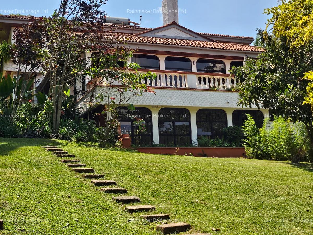 5 Bed House with En Suite in Runda - 1