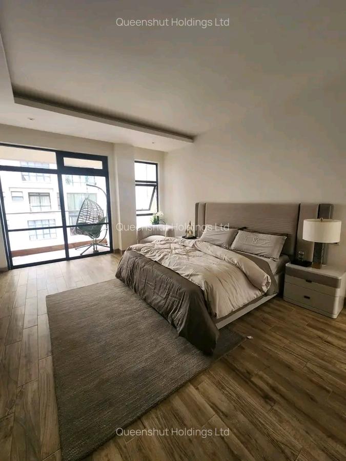 3 Bed Apartment with En Suite in Riverside - 2