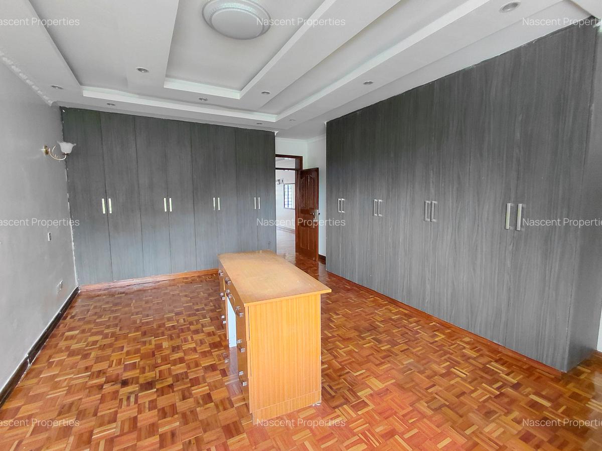 5 Bed House with En Suite in Runda - 11