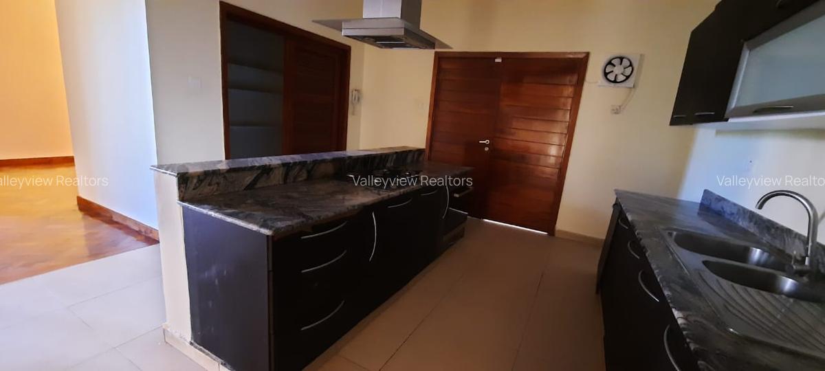 5 Bed Townhouse with En Suite at Lavington - 11