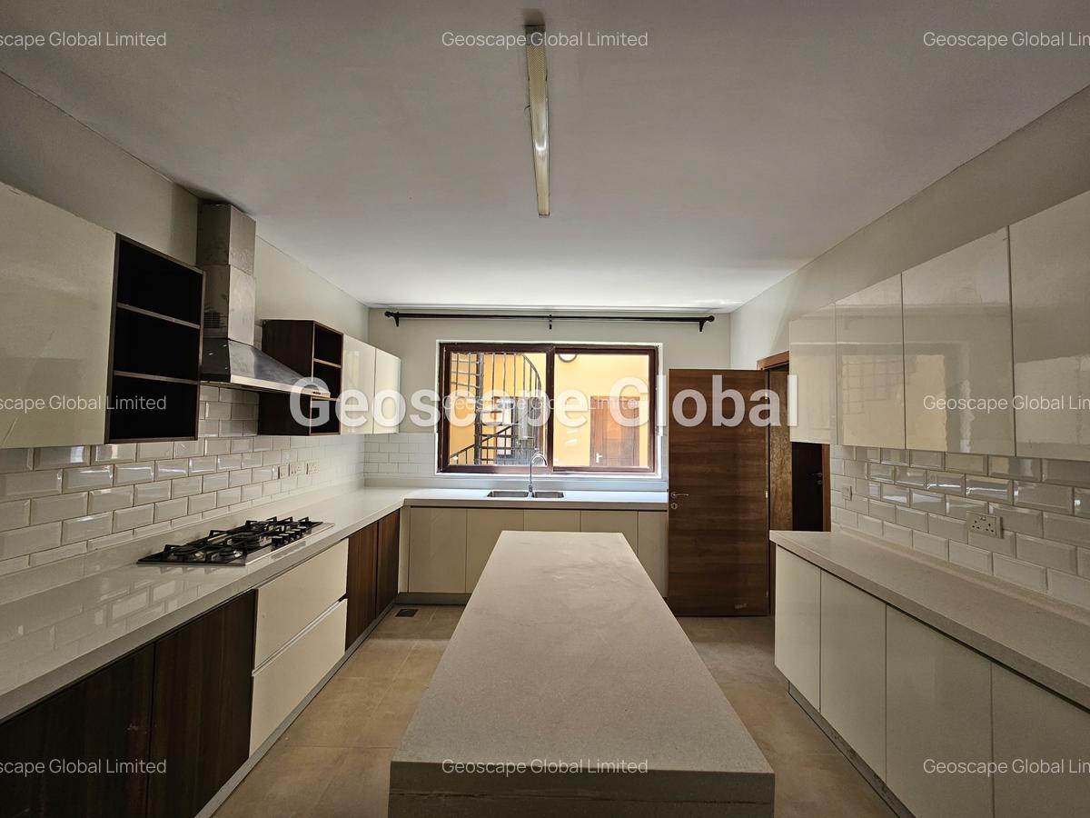 5 Bed House with En Suite in Lavington - 6