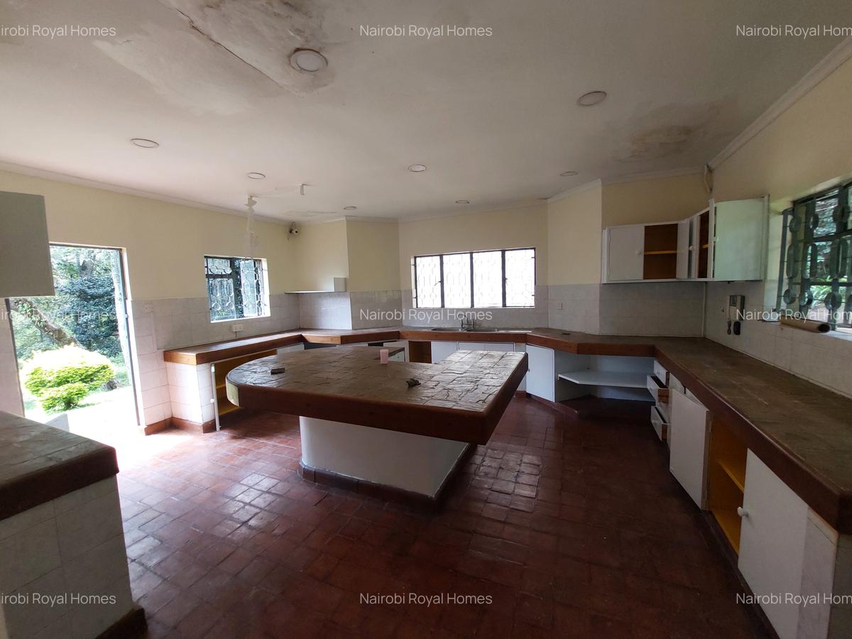 4 Bed House with En Suite at Lavington Green - 10