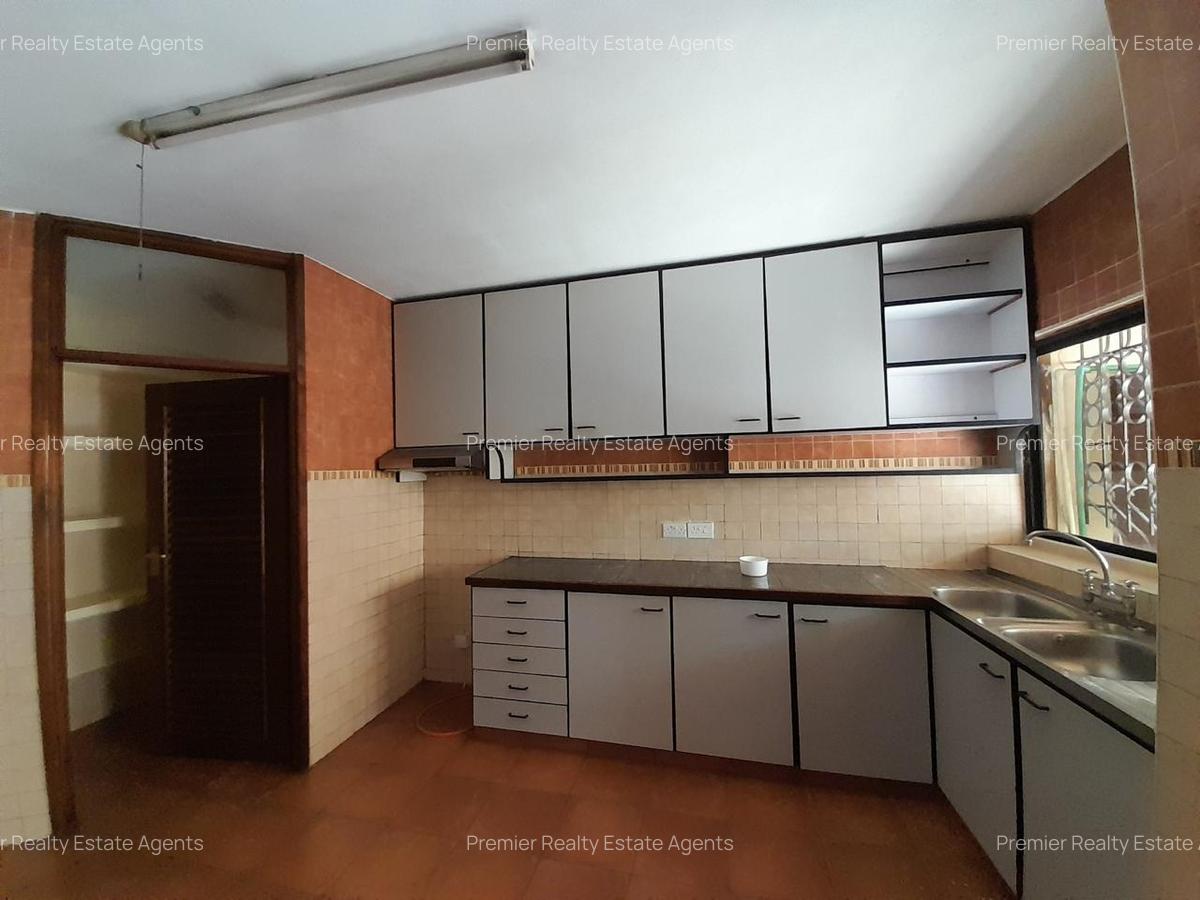 5 Bed Villa with En Suite at Rhapta Road - 2