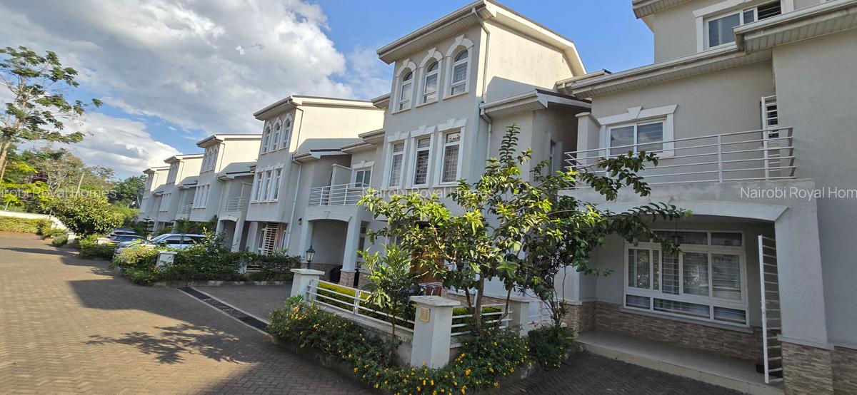 5 Bed Townhouse with En Suite at Lavington Road - 3
