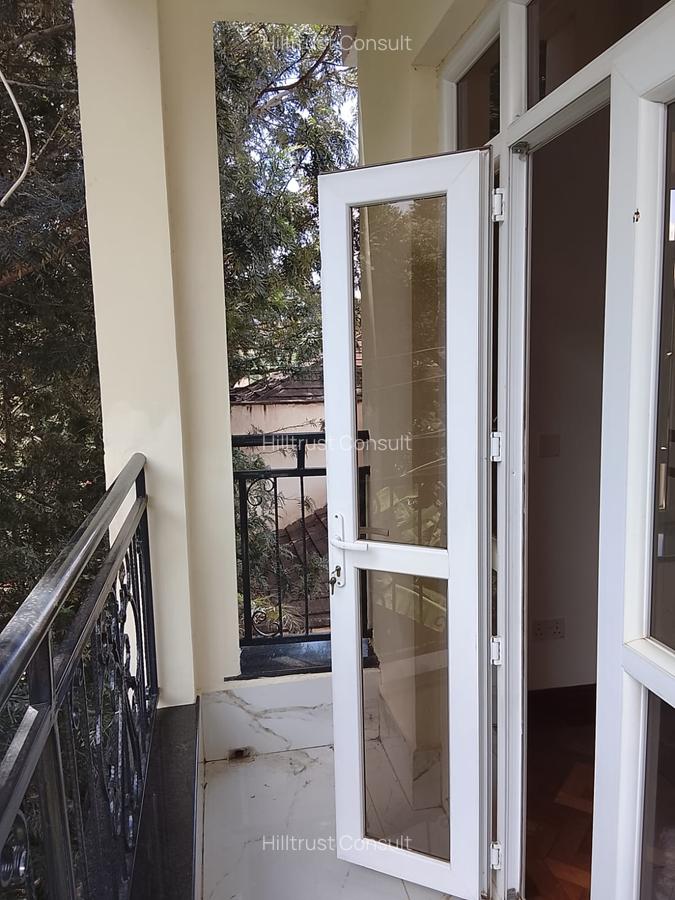 5 Bed Townhouse with En Suite in Lavington - 13