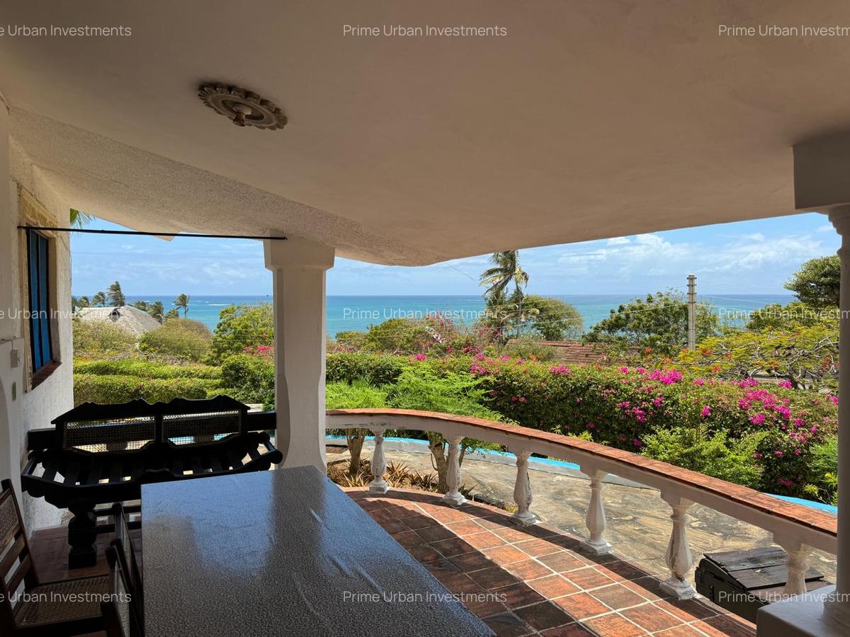 4 Bed Villa with En Suite at Bofa Beach - 2