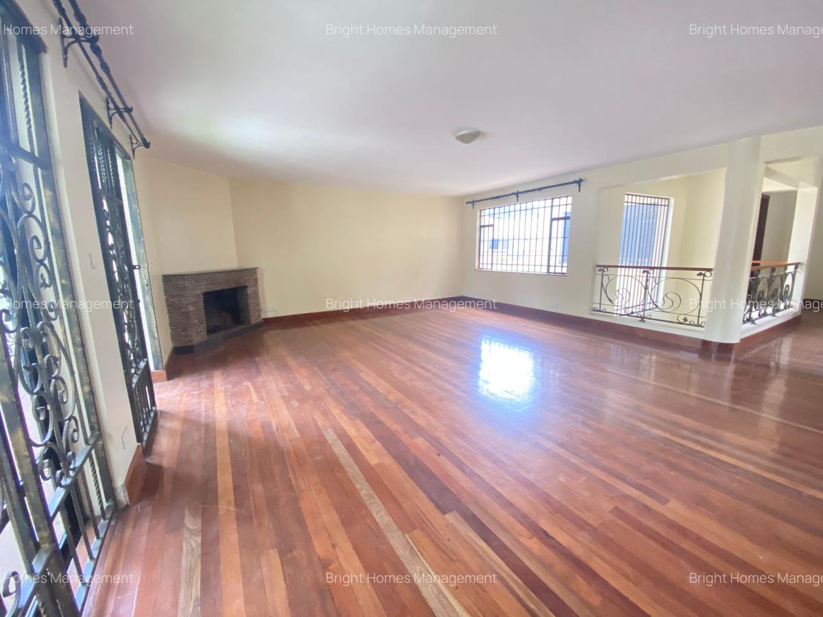 5 Bed Townhouse with En Suite in Lavington - 4