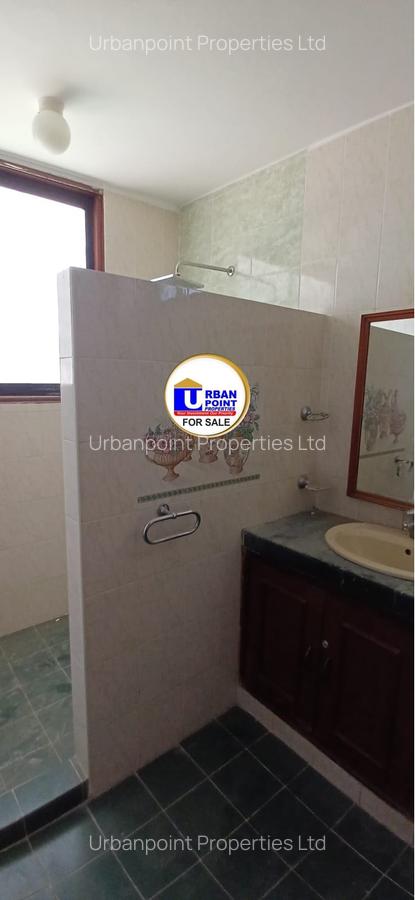 5 Bed House with En Suite in Nyali Area - 10