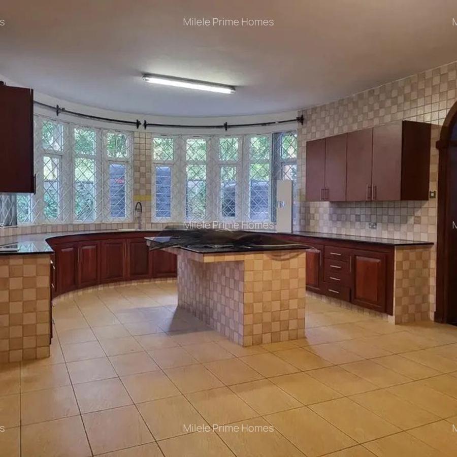 5 Bed Townhouse with En Suite at Rosslyn Lone Tree - 4