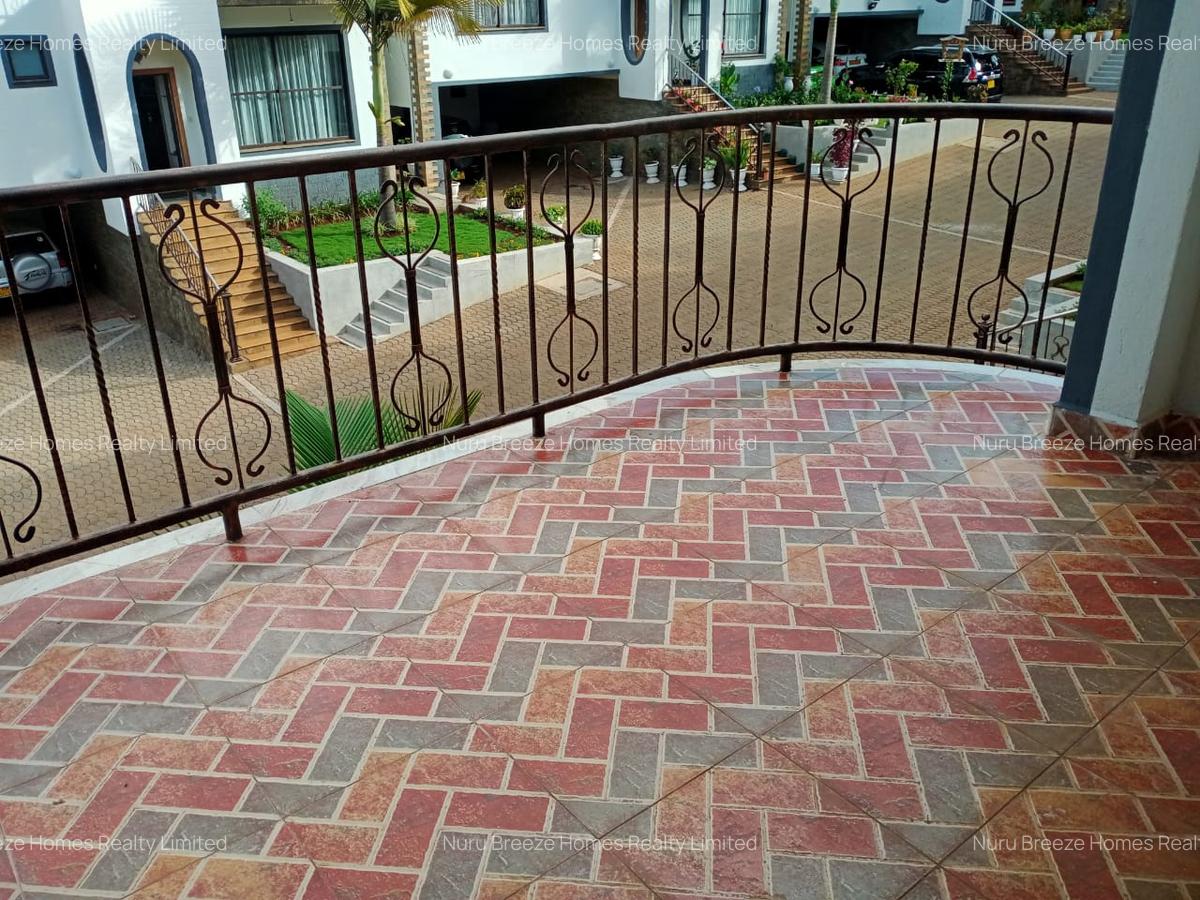 5 Bed Townhouse with En Suite in Brookside - 10