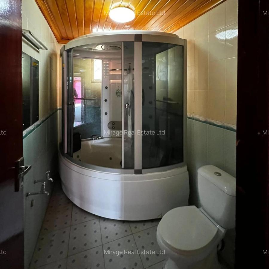 4 Bed Apartment with Swimming Pool in Riverside - 4