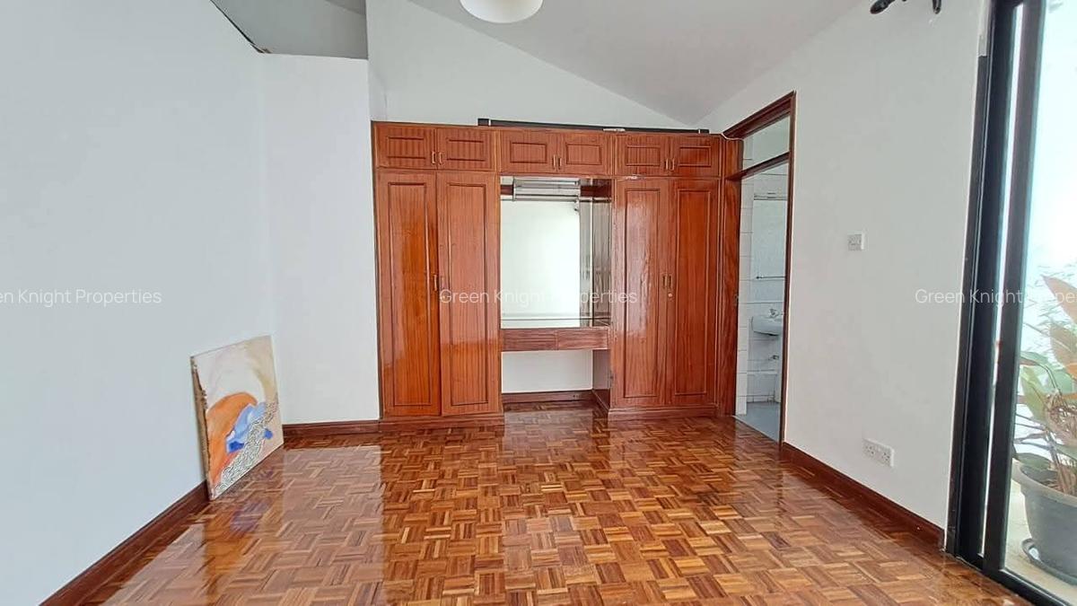 4 Bed Townhouse with En Suite in Spring Valley - 9