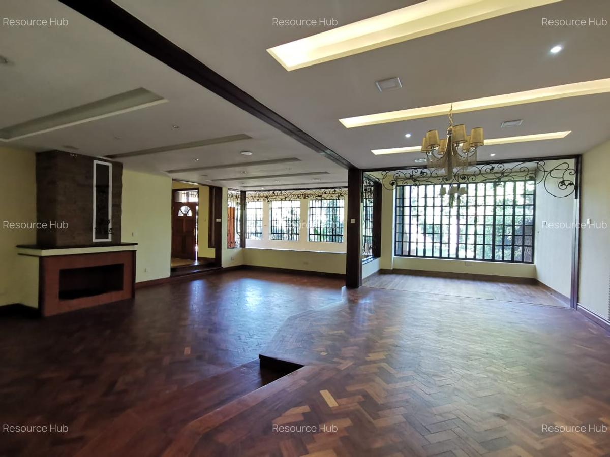 4 Bed House with En Suite at Mountain View - 3