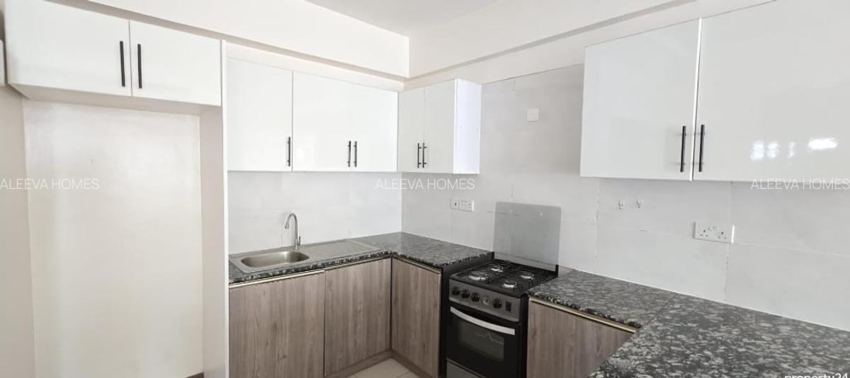 2 Bed Apartment with En Suite in Hurlingham - 3