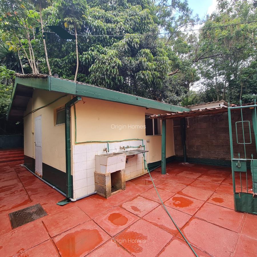 5 Bed House with En Suite at Lavington - 18