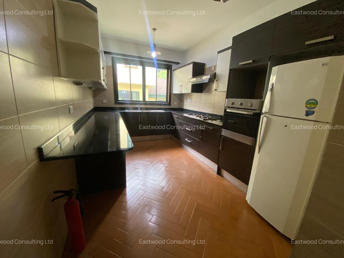 3 Bed House with En Suite in Brookside - 8