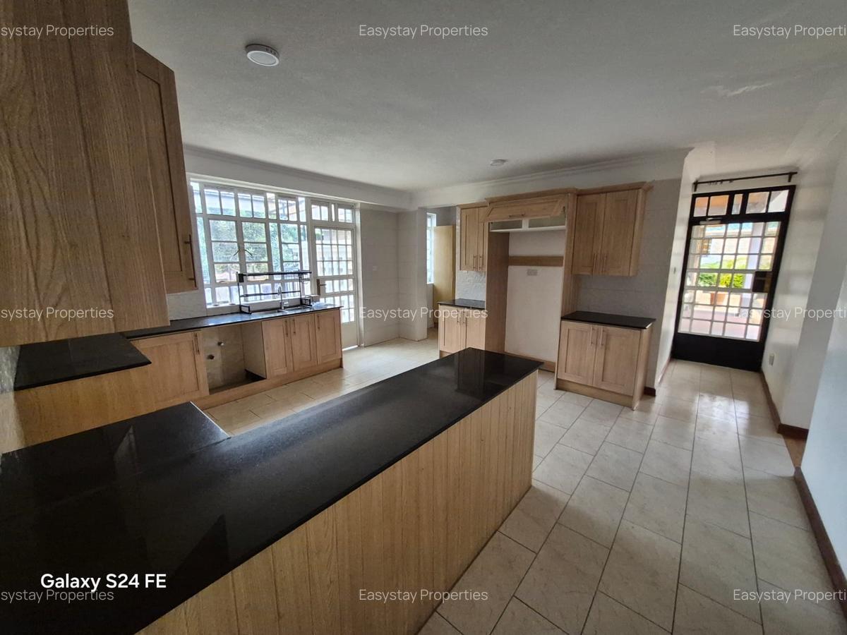 5 Bed House with En Suite in Runda - 3